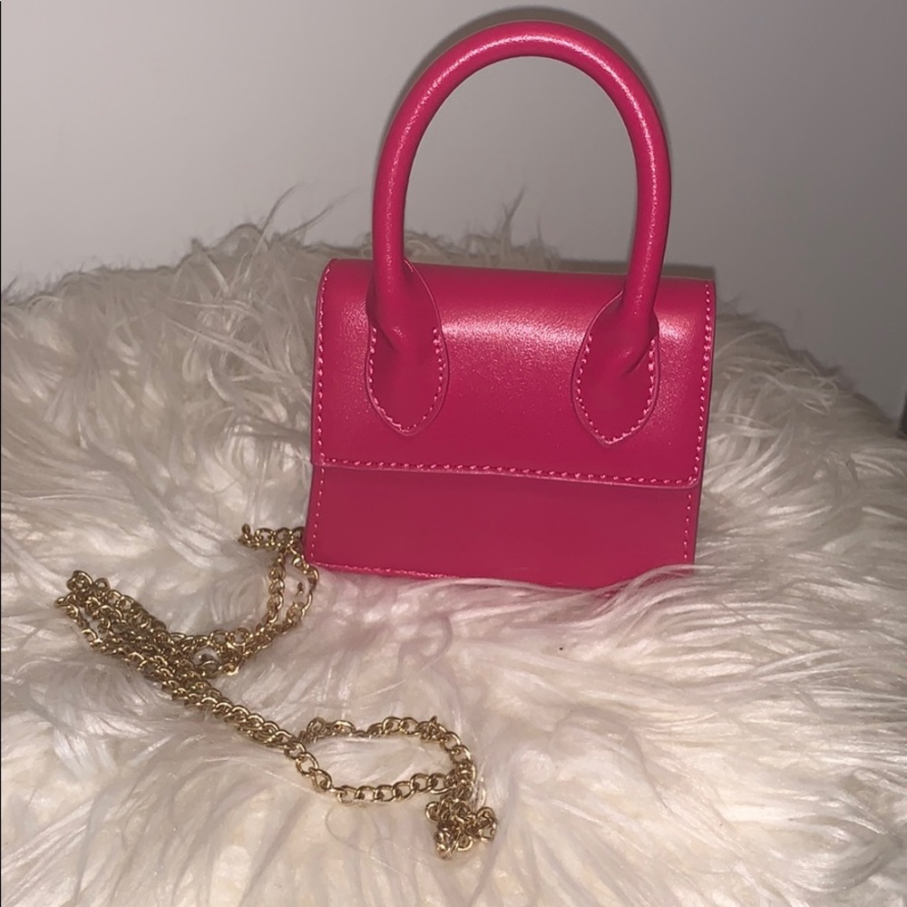 Tiny pink purse!